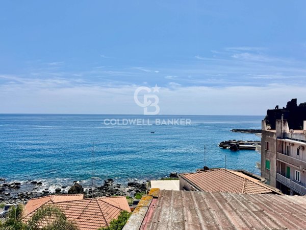appartamento in vendita ad Aci Castello