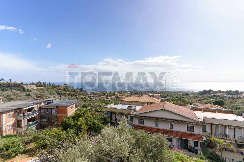 appartamento in vendita ad Aci Castello in zona Ficarazzi