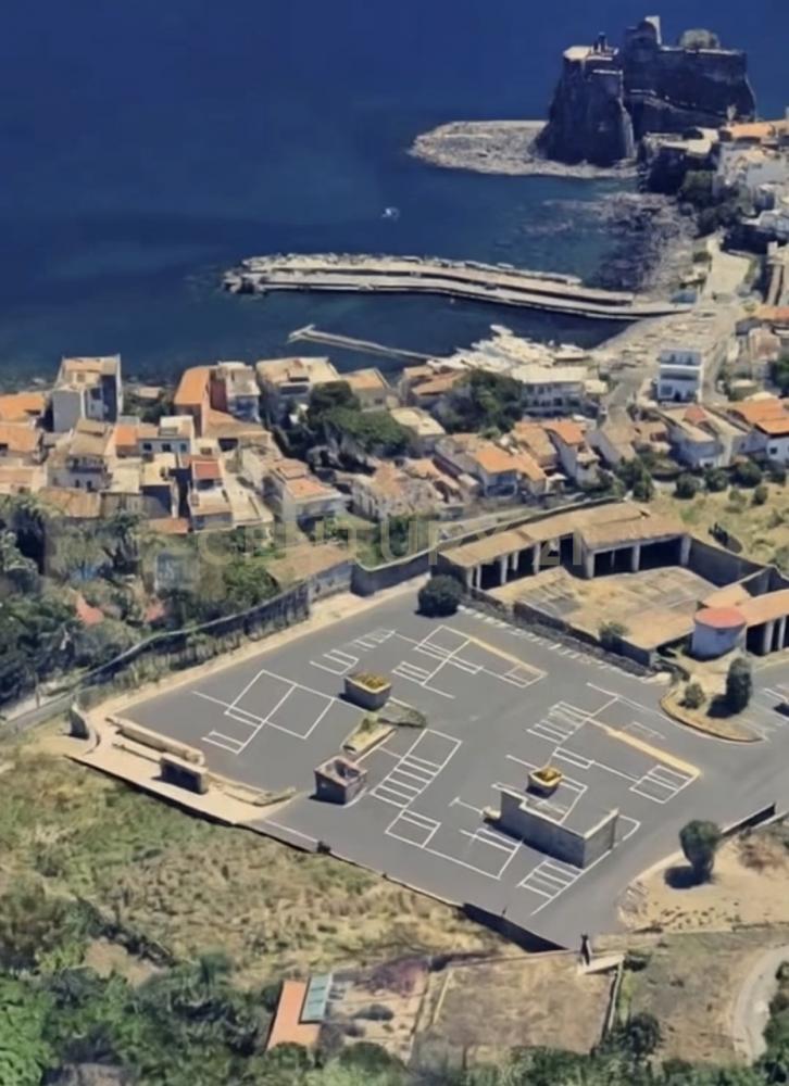 terreno agricolo in vendita ad Aci Castello