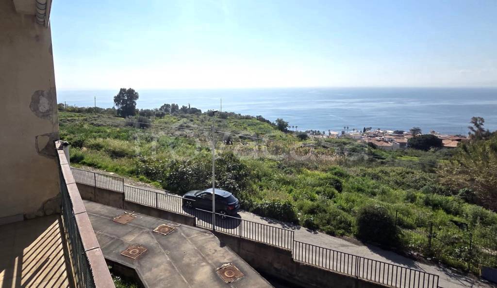 appartamento in vendita ad Aci Castello