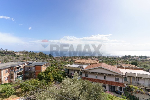 appartamento in vendita ad Aci Castello in zona Ficarazzi