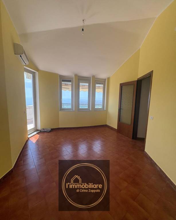 appartamento in vendita ad Aci Castello in zona Ficarazzi