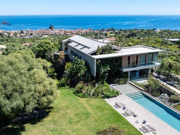 casa indipendente in vendita ad Aci Castello in zona Aci Trezza