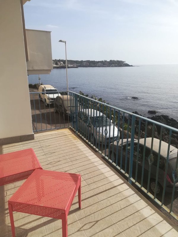 appartamento in vendita ad Aci Castello in zona Aci Trezza