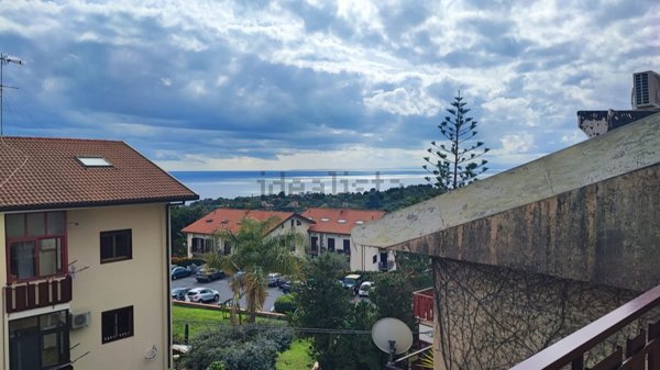 appartamento in vendita ad Aci Castello