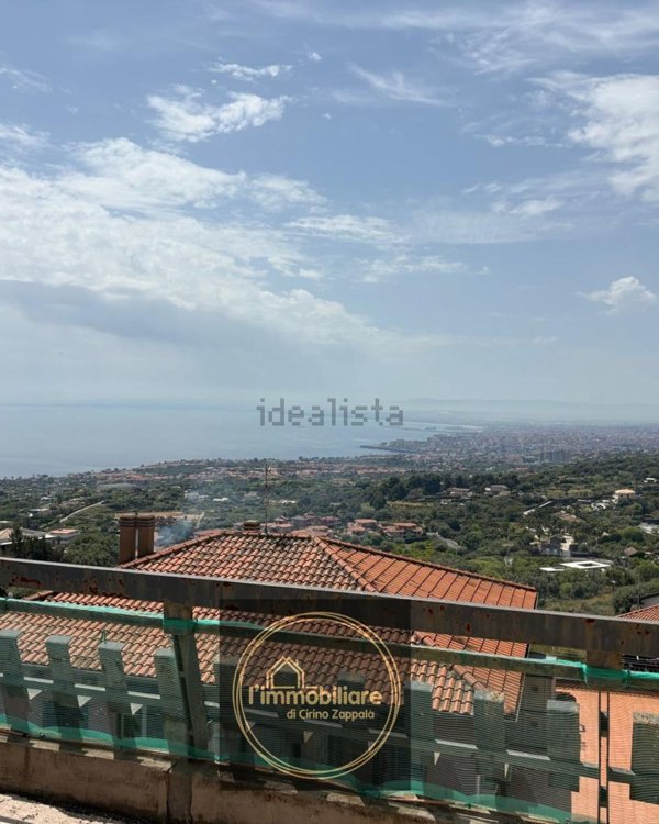 appartamento in vendita ad Aci Castello in zona Ficarazzi