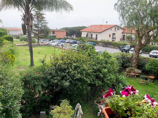 appartamento in vendita ad Aci Castello