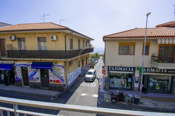 appartamento in vendita ad Aci Castello in zona Ficarazzi