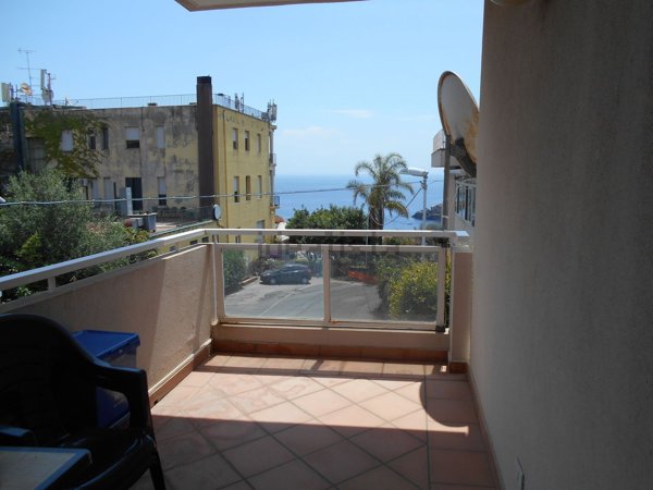 appartamento in vendita ad Aci Castello