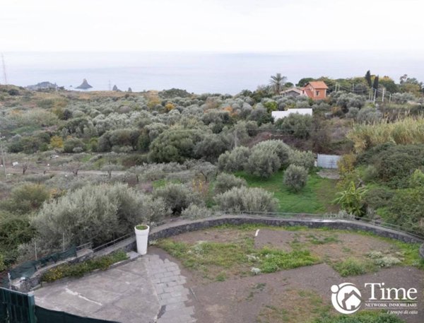 terreno edificabile in vendita ad Aci Castello in zona Aci Trezza