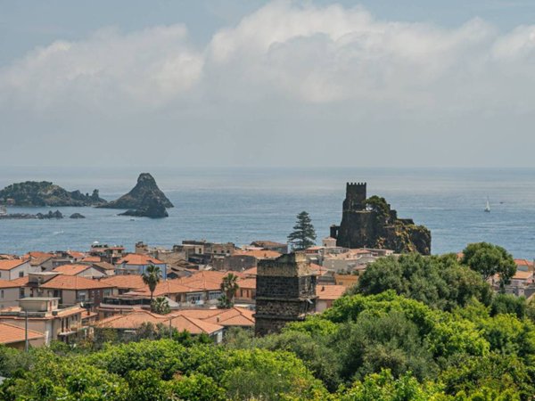 casa indipendente in vendita ad Aci Castello