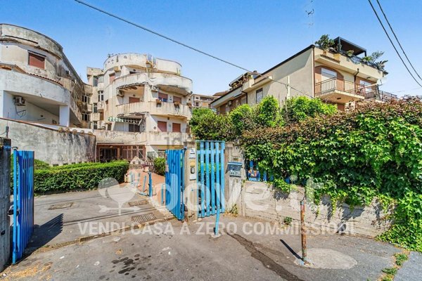 appartamento in vendita ad Aci Castello