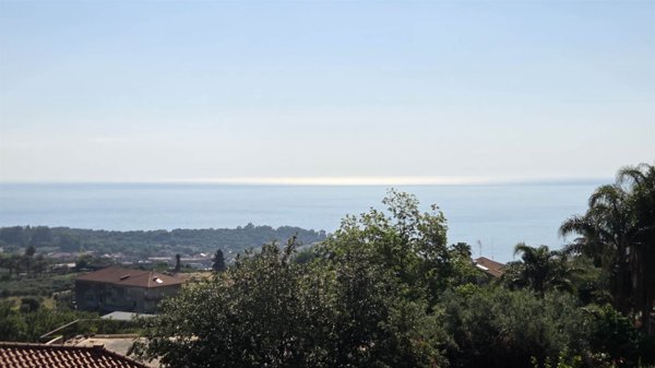 appartamento in vendita ad Aci Castello