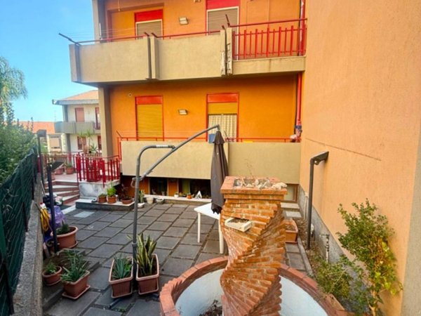casa indipendente in vendita ad Aci Castello