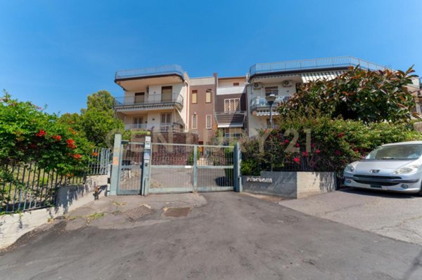 appartamento in vendita ad Aci Castello