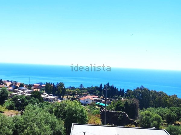 appartamento in vendita ad Aci Castello