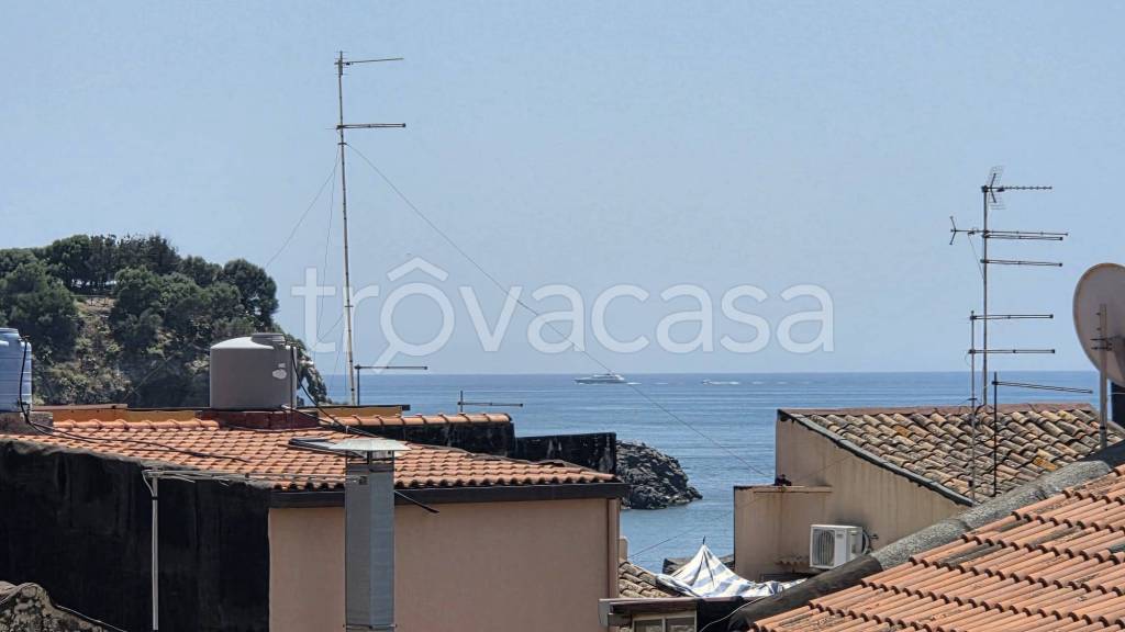 appartamento in vendita ad Aci Castello in zona Aci Trezza