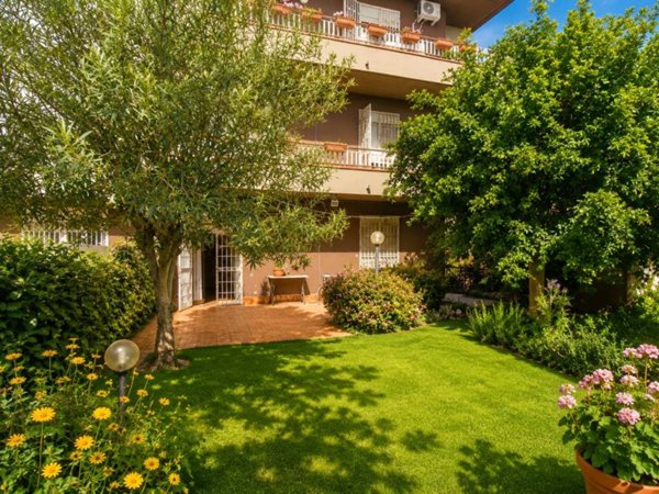 appartamento in vendita ad Aci Castello