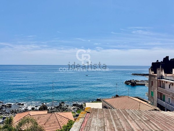 appartamento in vendita ad Aci Castello