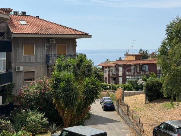 appartamento in vendita ad Aci Castello in zona Aci Trezza