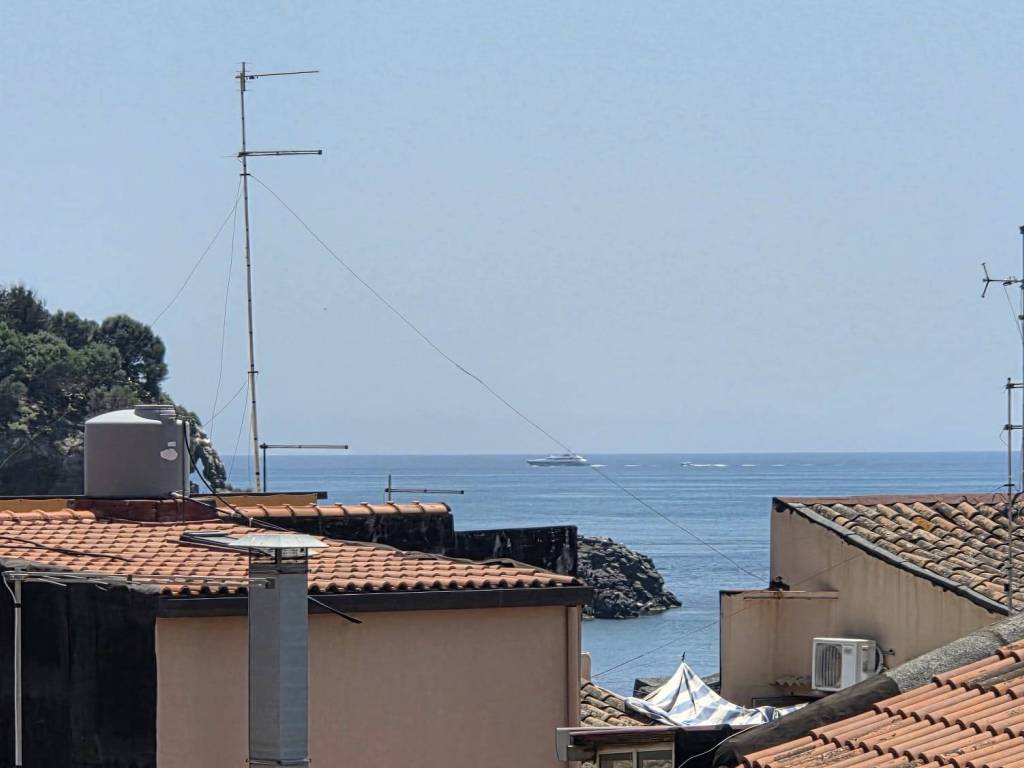 intera palazzina in vendita ad Aci Castello