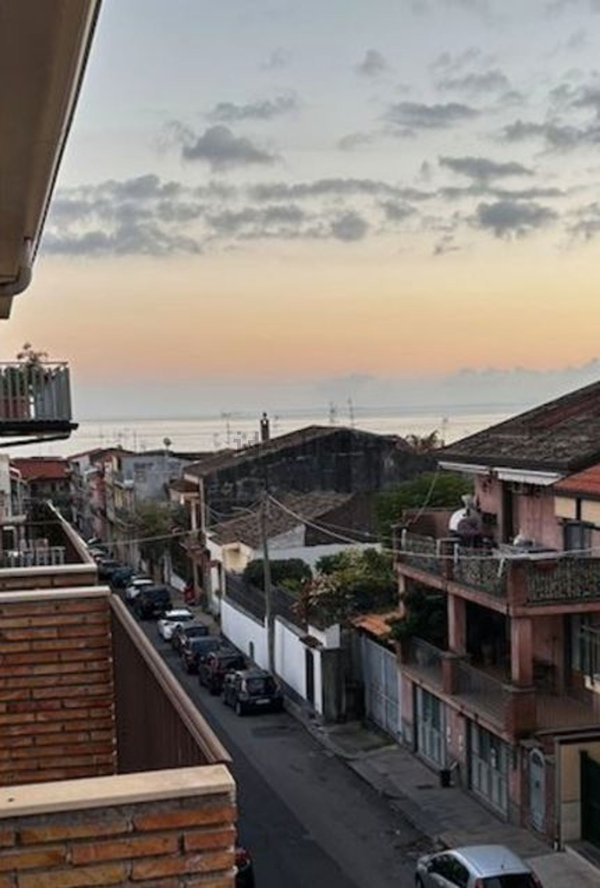 appartamento in vendita ad Aci Castello