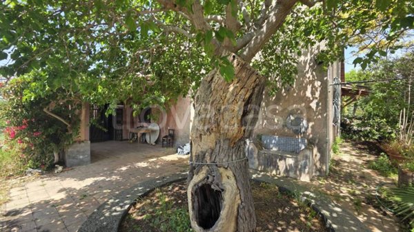 casa indipendente in vendita ad Aci Castello