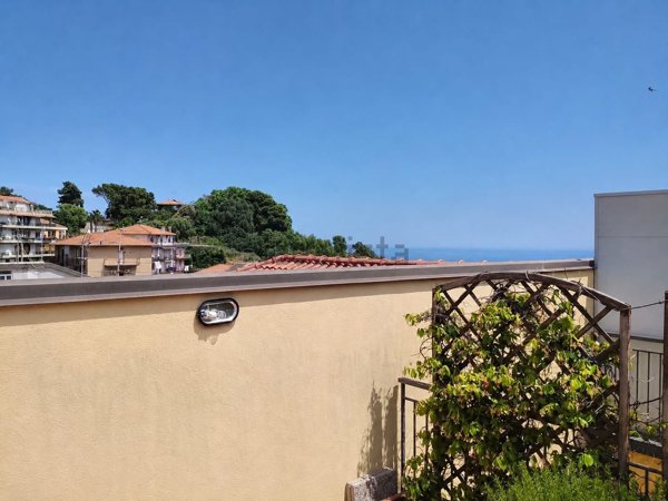 appartamento in vendita ad Aci Castello in zona Ficarazzi