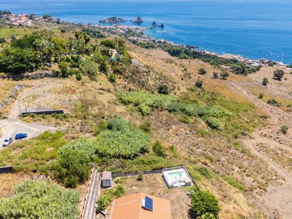 terreno agricolo in vendita ad Aci Castello