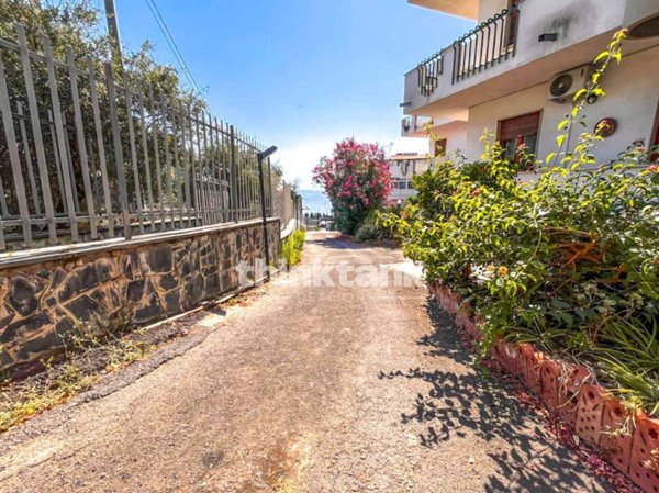appartamento in vendita ad Aci Castello in zona Aci Trezza