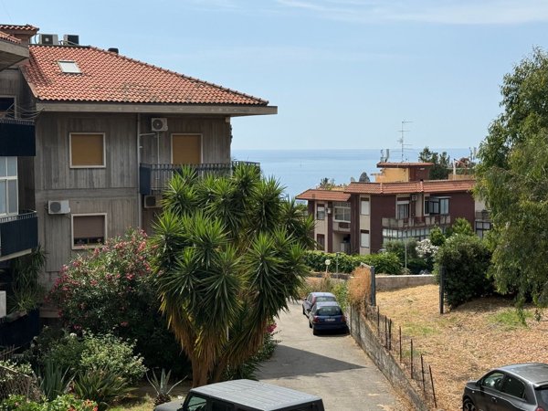 appartamento in vendita ad Aci Castello in zona Aci Trezza