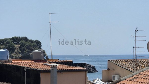 appartamento in vendita ad Aci Castello