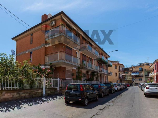 appartamento in vendita ad Aci Castello