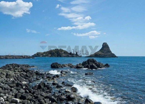 appartamento in vendita ad Aci Castello in zona Aci Trezza