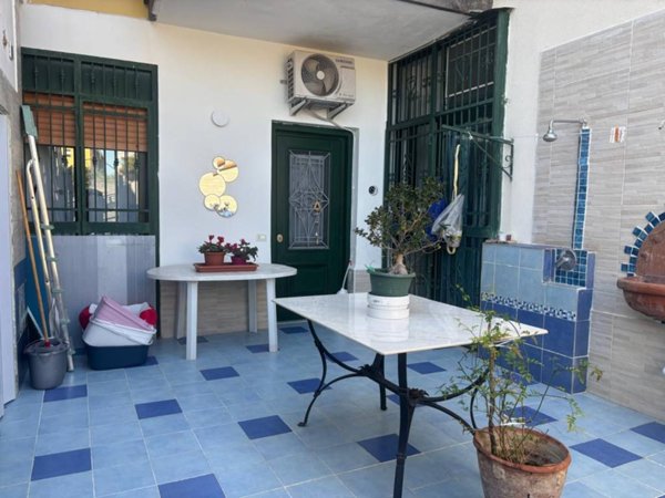 appartamento in vendita ad Aci Castello in zona Aci Trezza