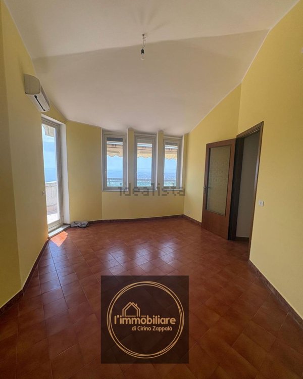 appartamento in vendita ad Aci Castello in zona Ficarazzi