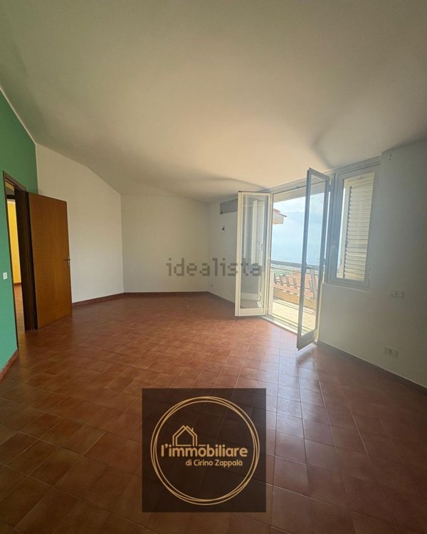 appartamento in vendita ad Aci Castello in zona Ficarazzi