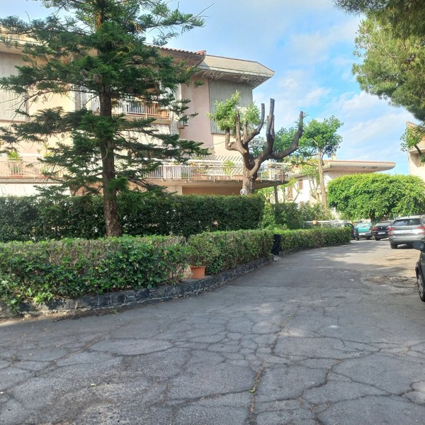 appartamento in vendita ad Aci Castello in zona Ficarazzi