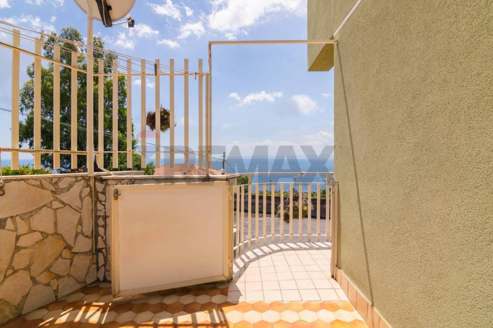 casa semindipendente in vendita ad Aci Castello in zona Aci Trezza