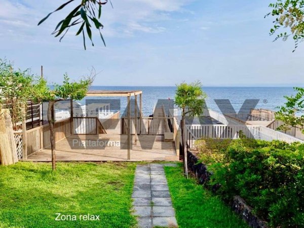 appartamento in vendita ad Aci Castello in zona Cannizzaro
