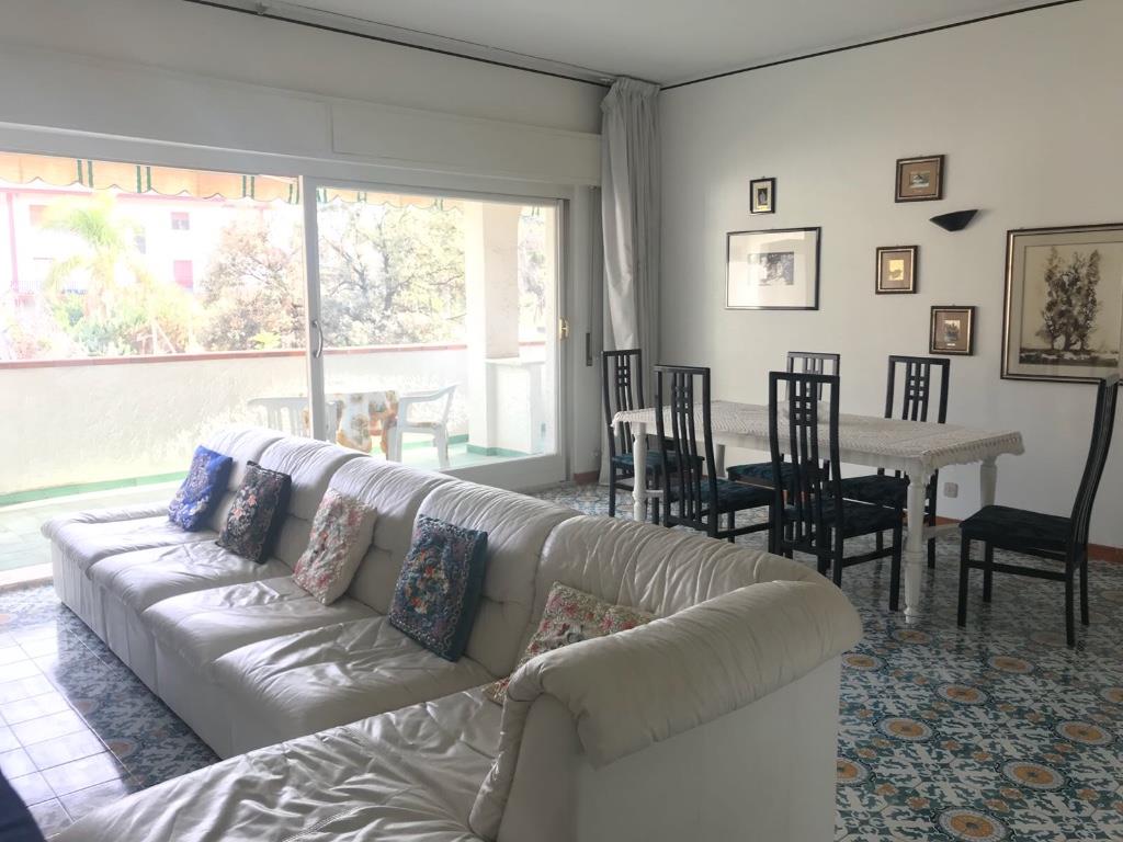 appartamento in vendita ad Aci Castello