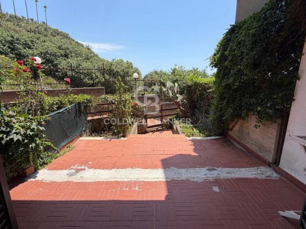 appartamento in vendita ad Aci Castello in zona Aci Trezza