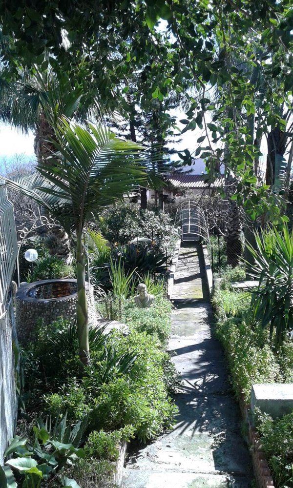 villa in vendita ad Aci Castello in zona Ficarazzi