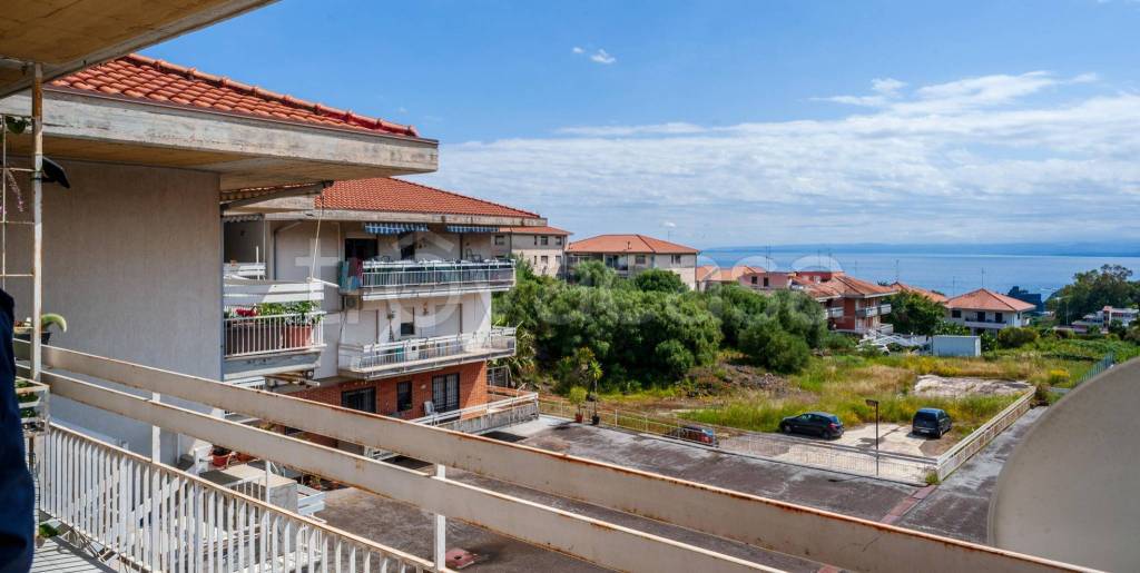 appartamento in vendita ad Aci Castello