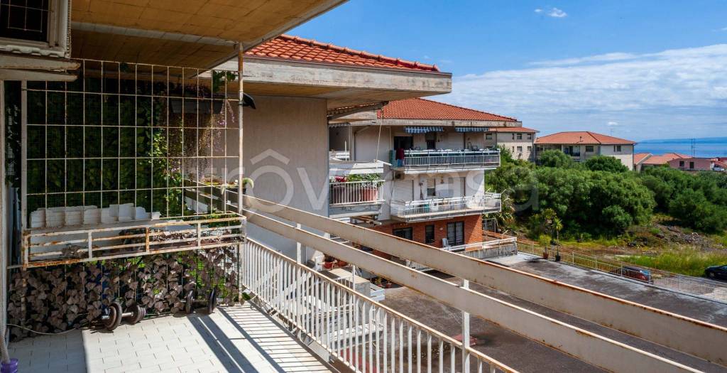 appartamento in vendita ad Aci Castello