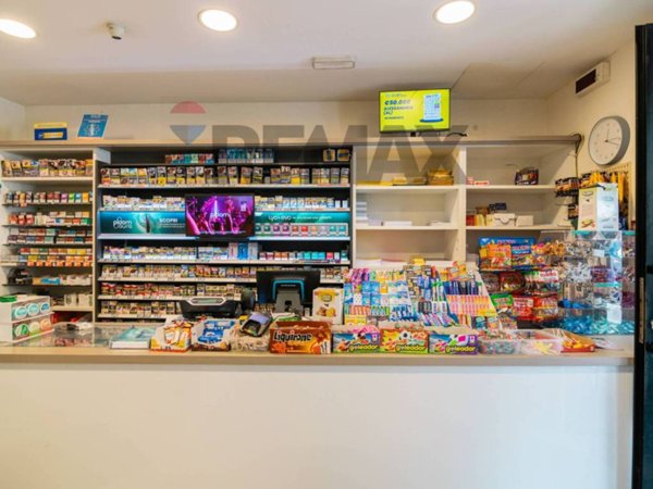 negozio in vendita ad Aci Castello in zona Aci Trezza