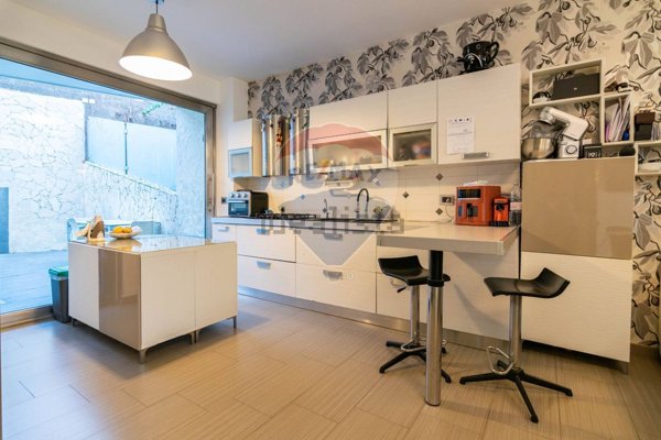 appartamento in vendita ad Aci Castello in zona Aci Trezza