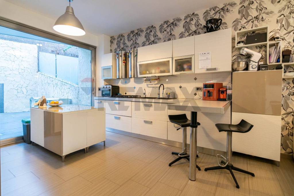 appartamento in vendita ad Aci Castello in zona Aci Trezza