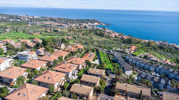 villa in vendita ad Aci Castello in zona Aci Trezza