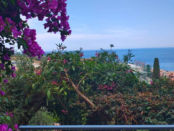 appartamento in vendita ad Aci Castello in zona Aci Trezza
